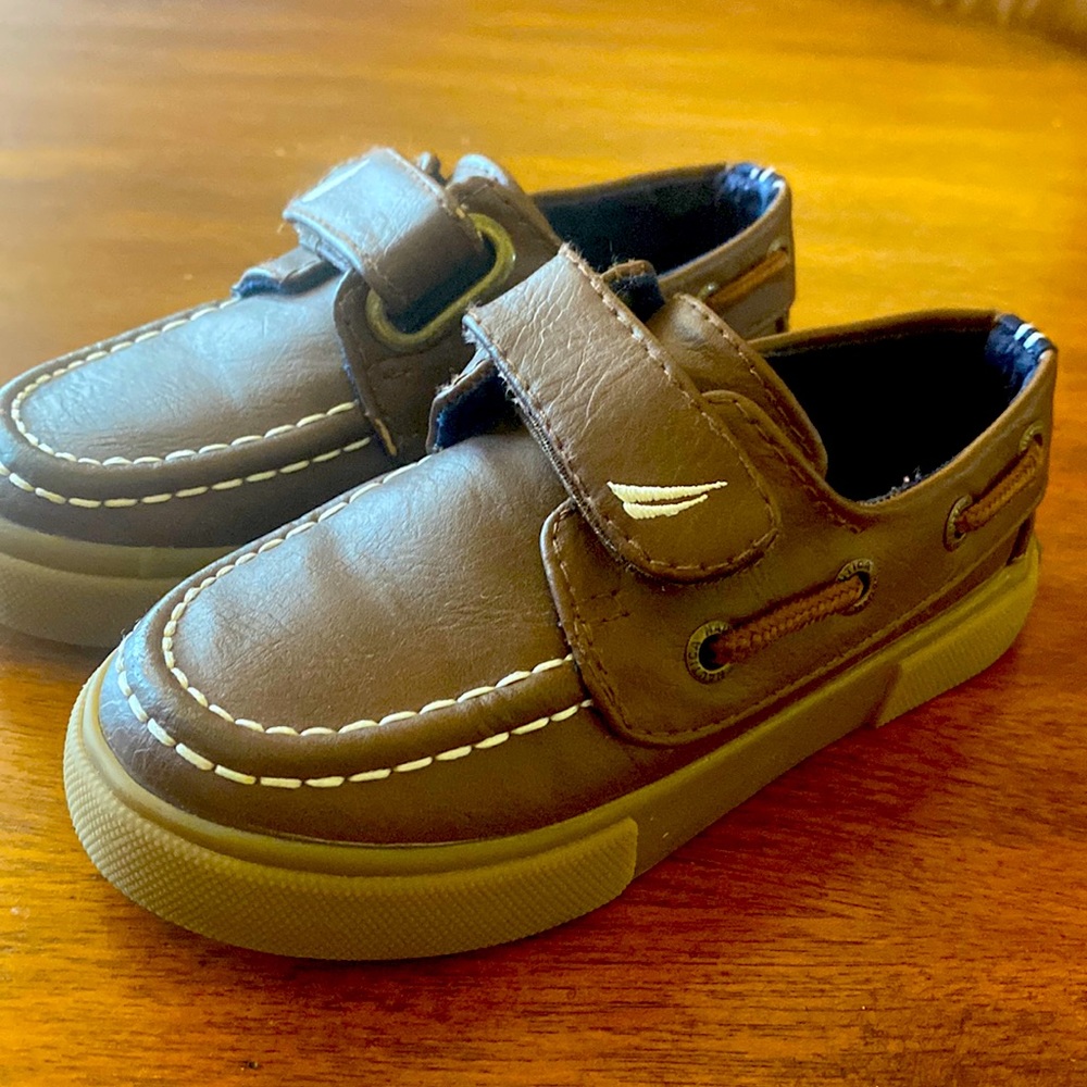 Nautica boys dressy shoes! Size (8)child